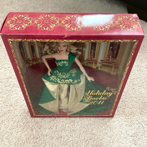 🎄🆕 Barbie Holiday Christmas 2011 Happy Holidays Special Edition American Doll - Picture 5 of 11